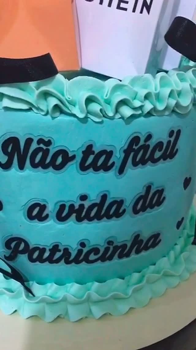 Bolo temático personalizado com lettering